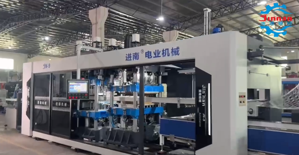 Sự khác nhau giữa máy hút nhựa định hình tự động và bán tự động